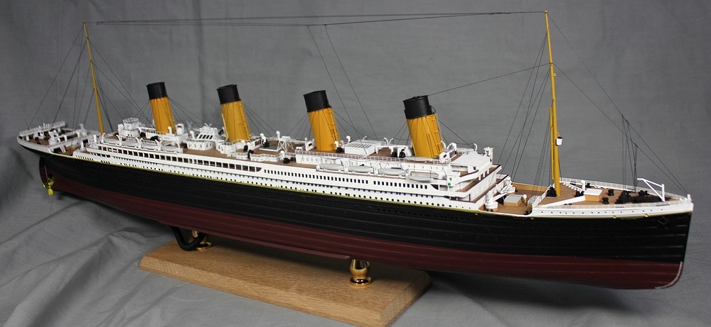 1/350 客船『タイタニック』 電飾付きディティールアップ完成品｜艦船