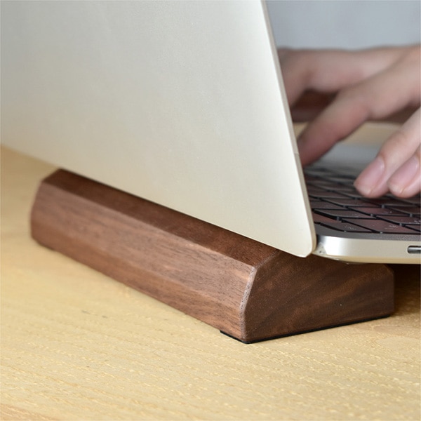 Laptop Stand Bar」パソコン作業をより快適に。据え置きタイプのノート