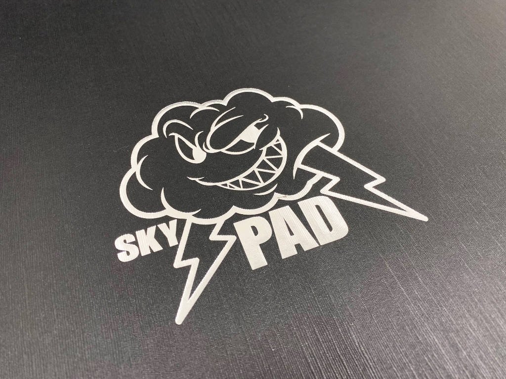 税込16500円、SkyPADから圧倒的なスピードを実現したフルガラス高級