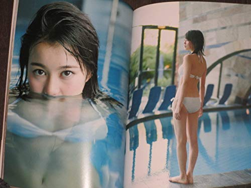 Amazon.co.jp: 元乃木坂46 生田絵梨花 1st写真集 転調 A2版特大