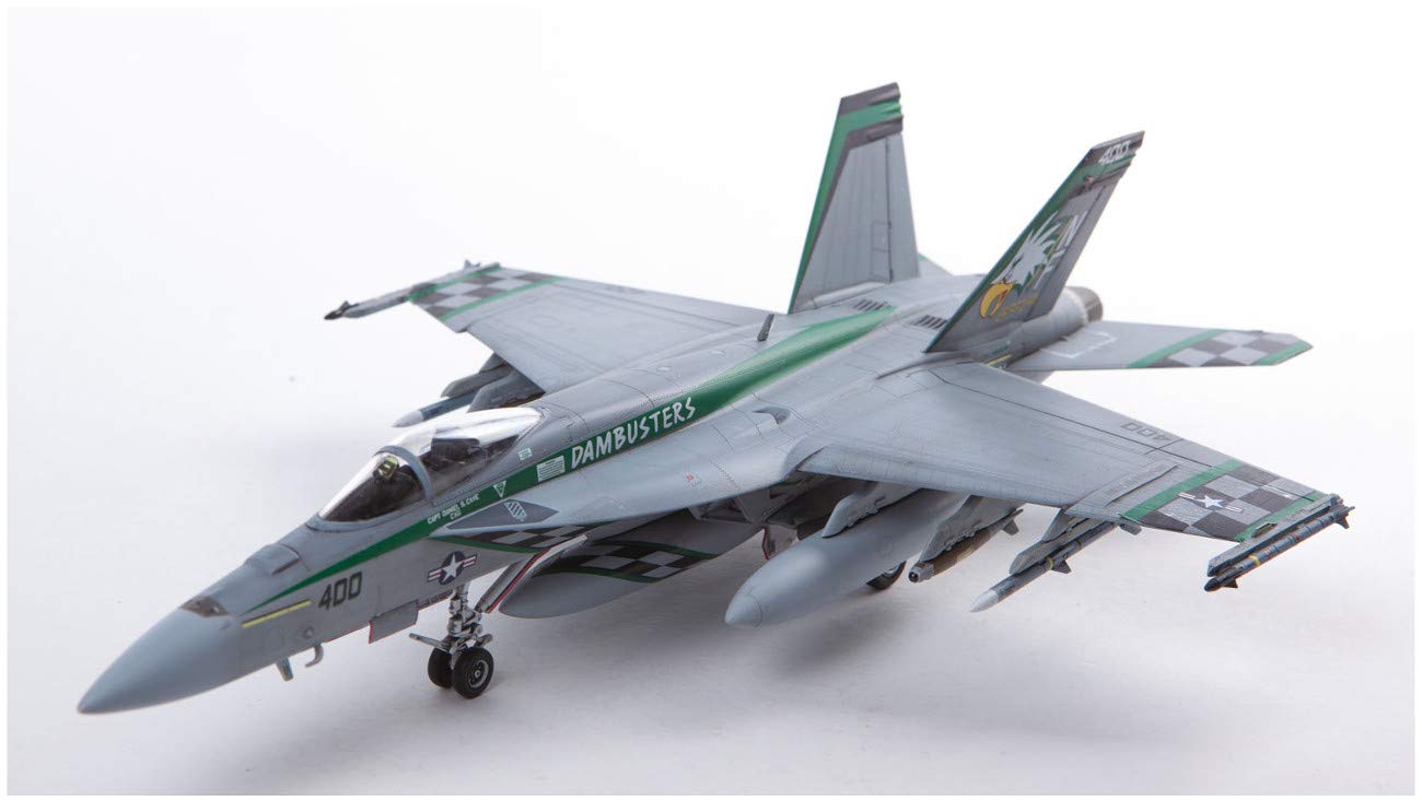 Amazon.co.jp: 童友社 1/72 凄!プラモデル No.7 アメリカ海軍 F/A-18E
