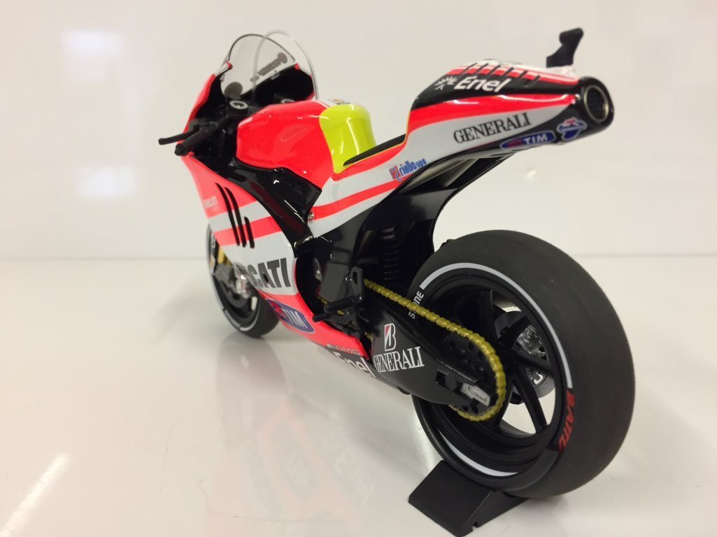 Amazon | ☆ ミニチャンプス 1/12 ドゥカティ デスモセディチ GP 11.1