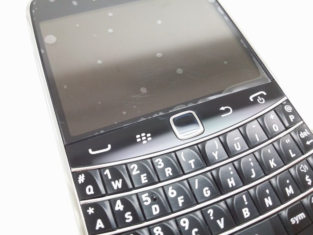 Amazon | BlackBerry Bold 9900 docomo [Charcoal Black