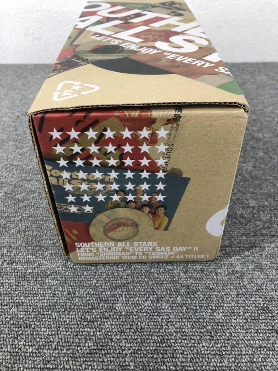 Amazon.co.jp: サザンオールスターズ 44 SINGLES CONTAINER シングル