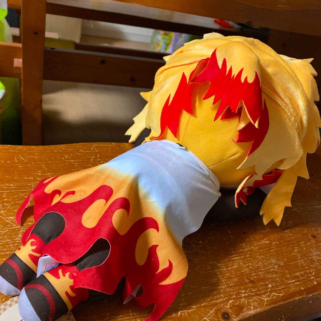Amazon.co.jp: 鬼滅の刃 メガジャンボ 寝そべり ぬいぐるみ “煉獄杏