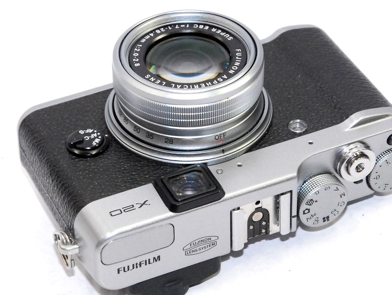 Amazon | FUJIFILM デジタルカメラ X20S 光学4倍 シルバー F FX-X20S