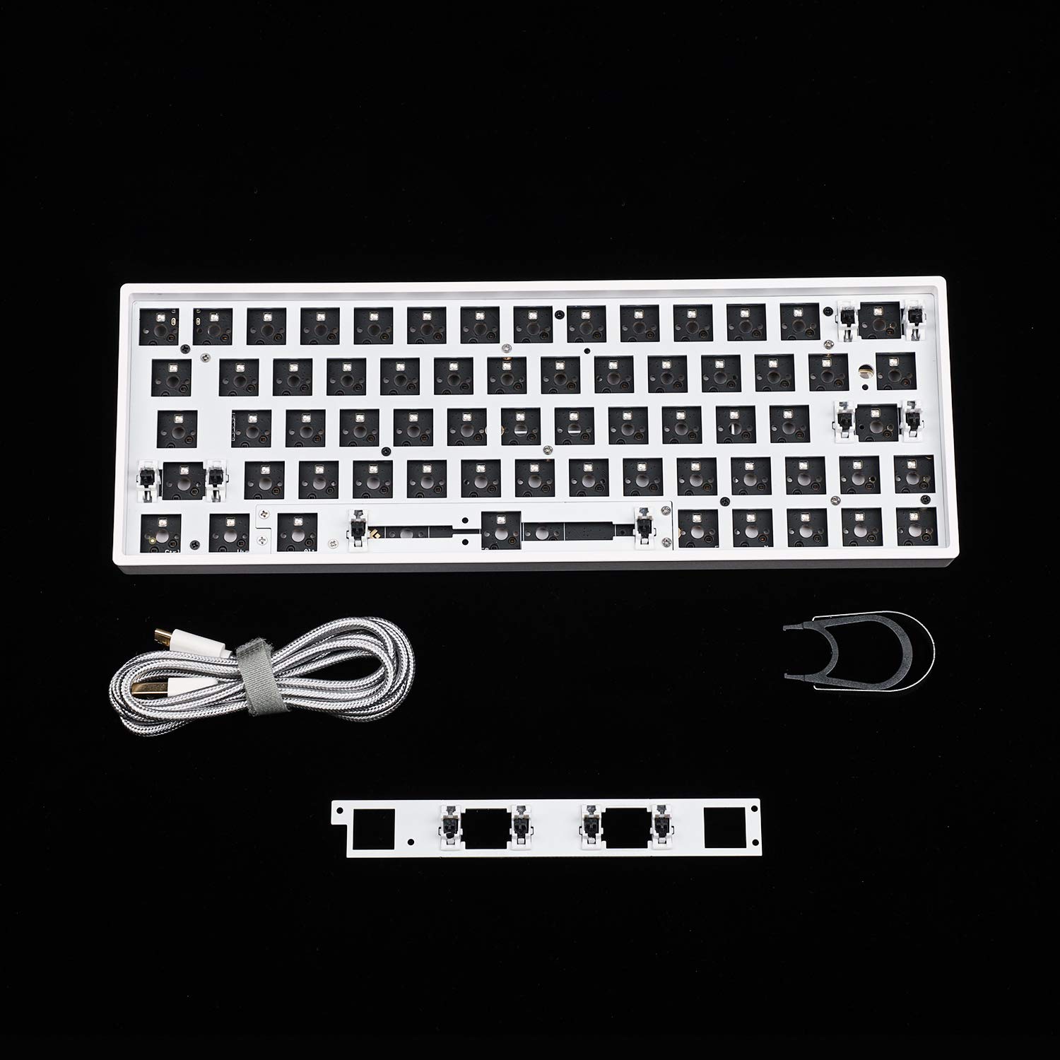 Amazon | GK64 GK64x RGB ホットスワップ プログラム可能な有線ケース