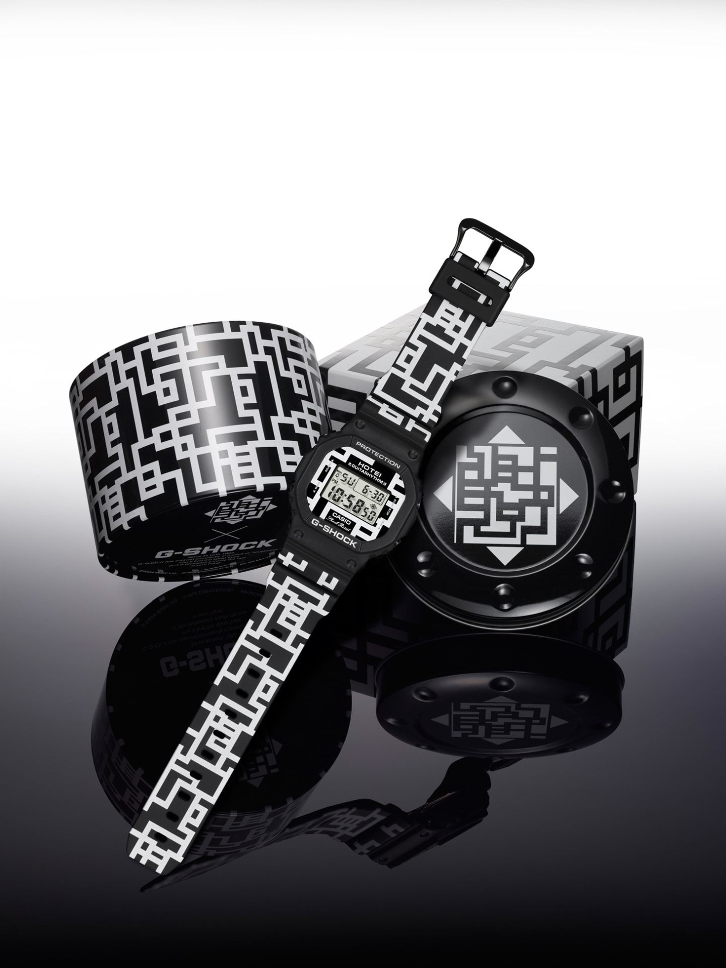 布袋寅泰35周年記念、全身総ギタリズム柄のG-SHOCK登場 - 音楽ナタリー