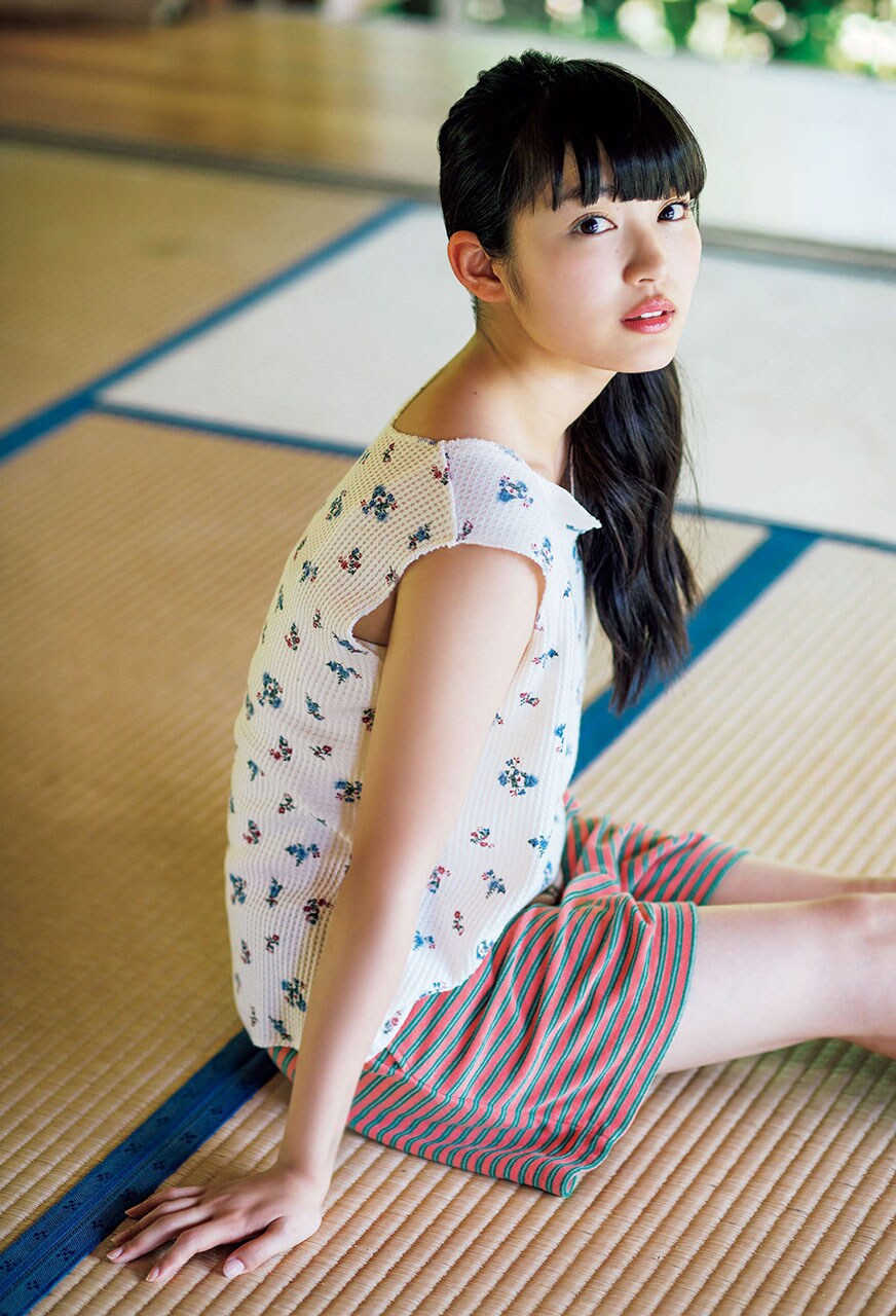 柏木ひなた（私立恵比寿中学）の2ndソロ写真集「Dear.」より。 [画像