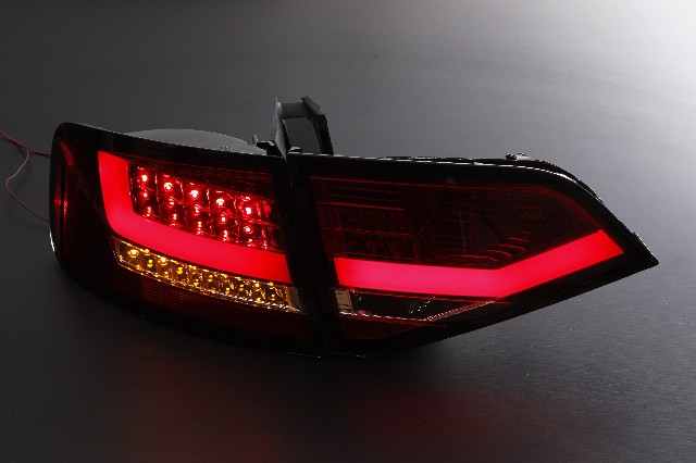 SONAR(ソナー) テールランプ LED レッド＆クリスタル アウディ A4 8K