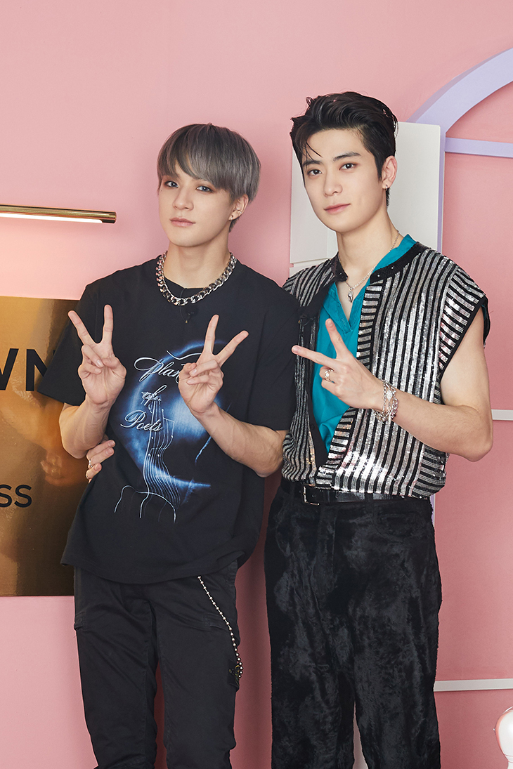 Merry Christmas!🎄 from #JENO & #JAEHYUN of #NCT💗 💗Album