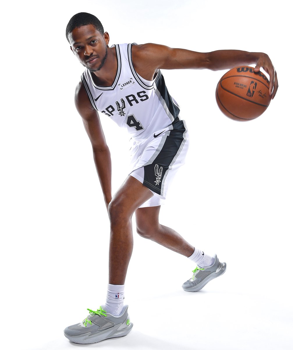 Join us in wishing De'Aaron Fox of the @Spurs a HAPPY 28th BIRTHDAY!