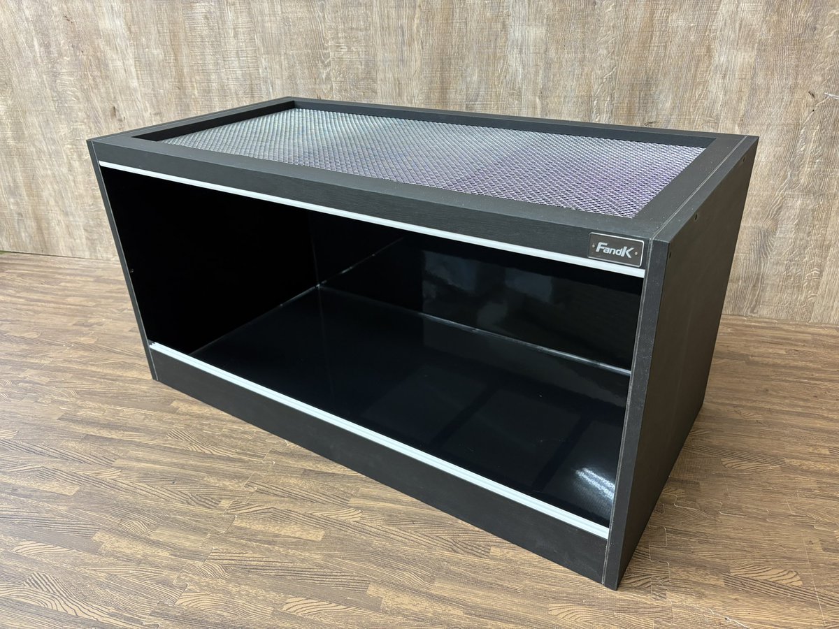 おはようございます！ 近畿レプには防水仕様の900×450×450 ブラック
