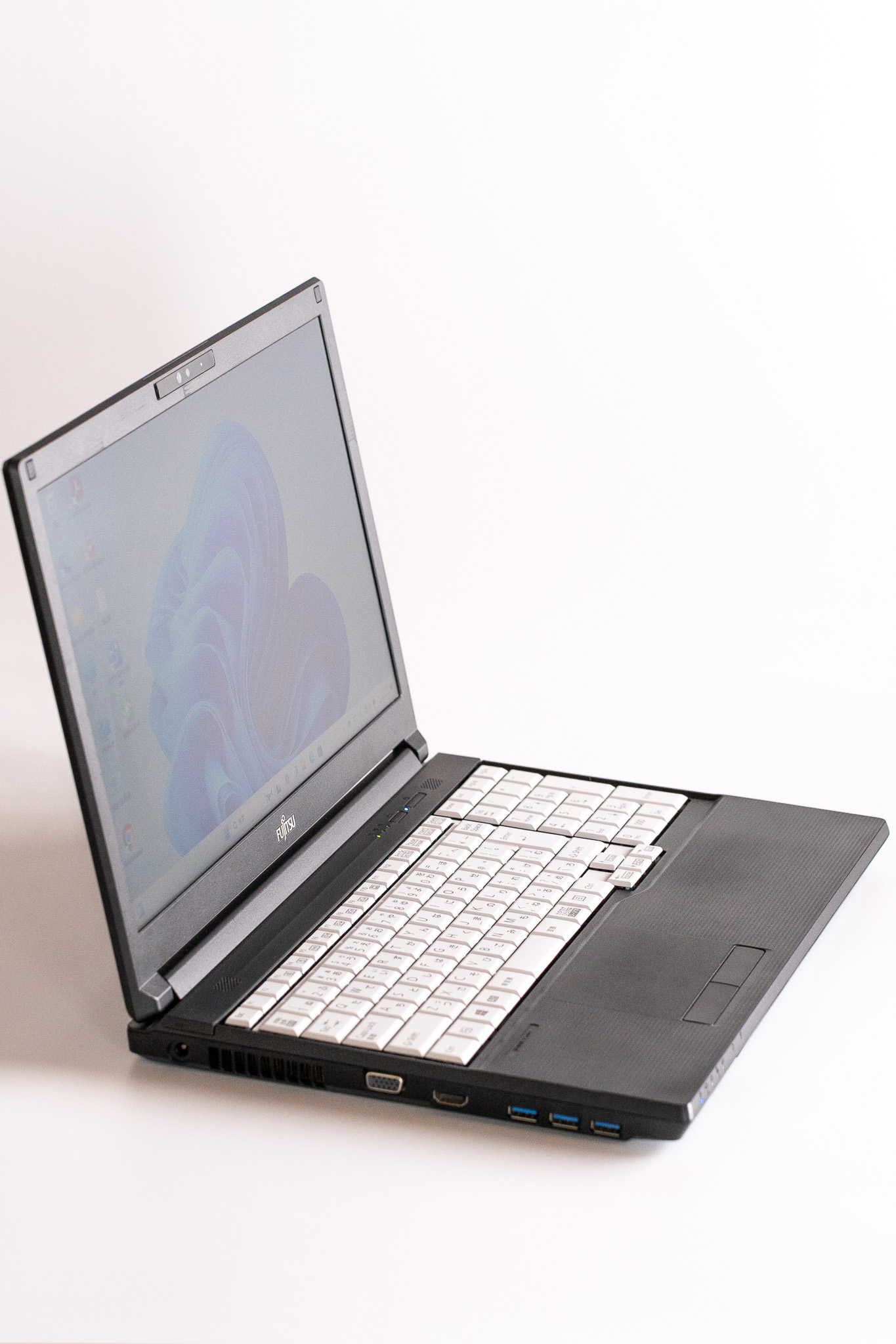 FUJITSU Lifebook A5510 / FX - パソコンまわりの便利屋さん