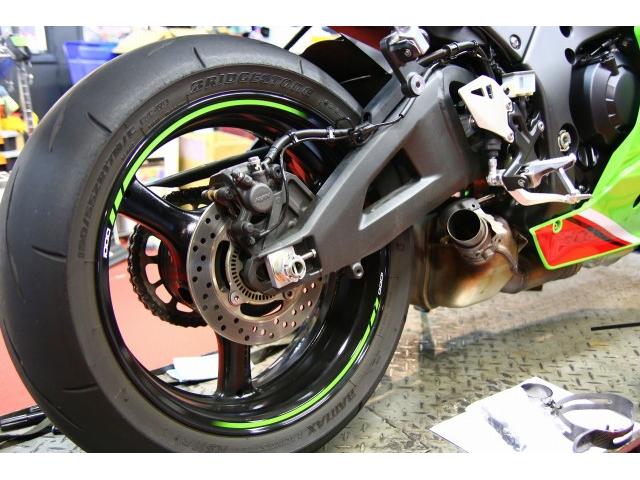 マフラー交換】カワサキ NINJA ZX-10R アクラポビッチカーボン