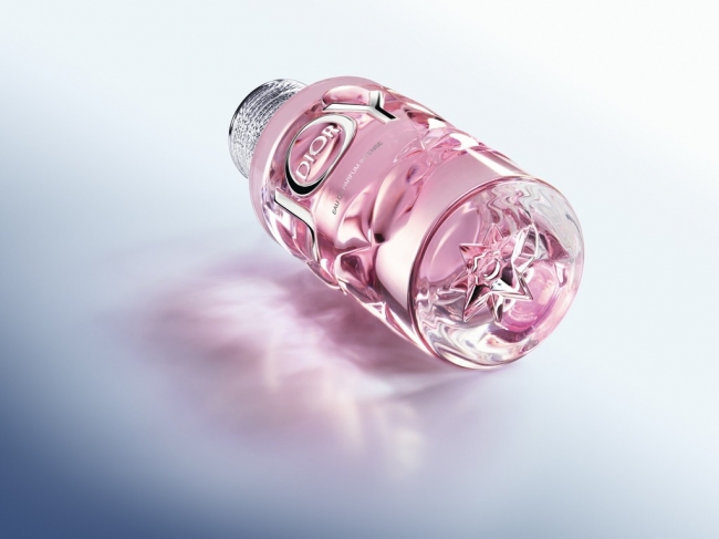 幸せの香り“JOY by DIOR ‒ ジョイ”から花火のようにフローラルが弾ける
