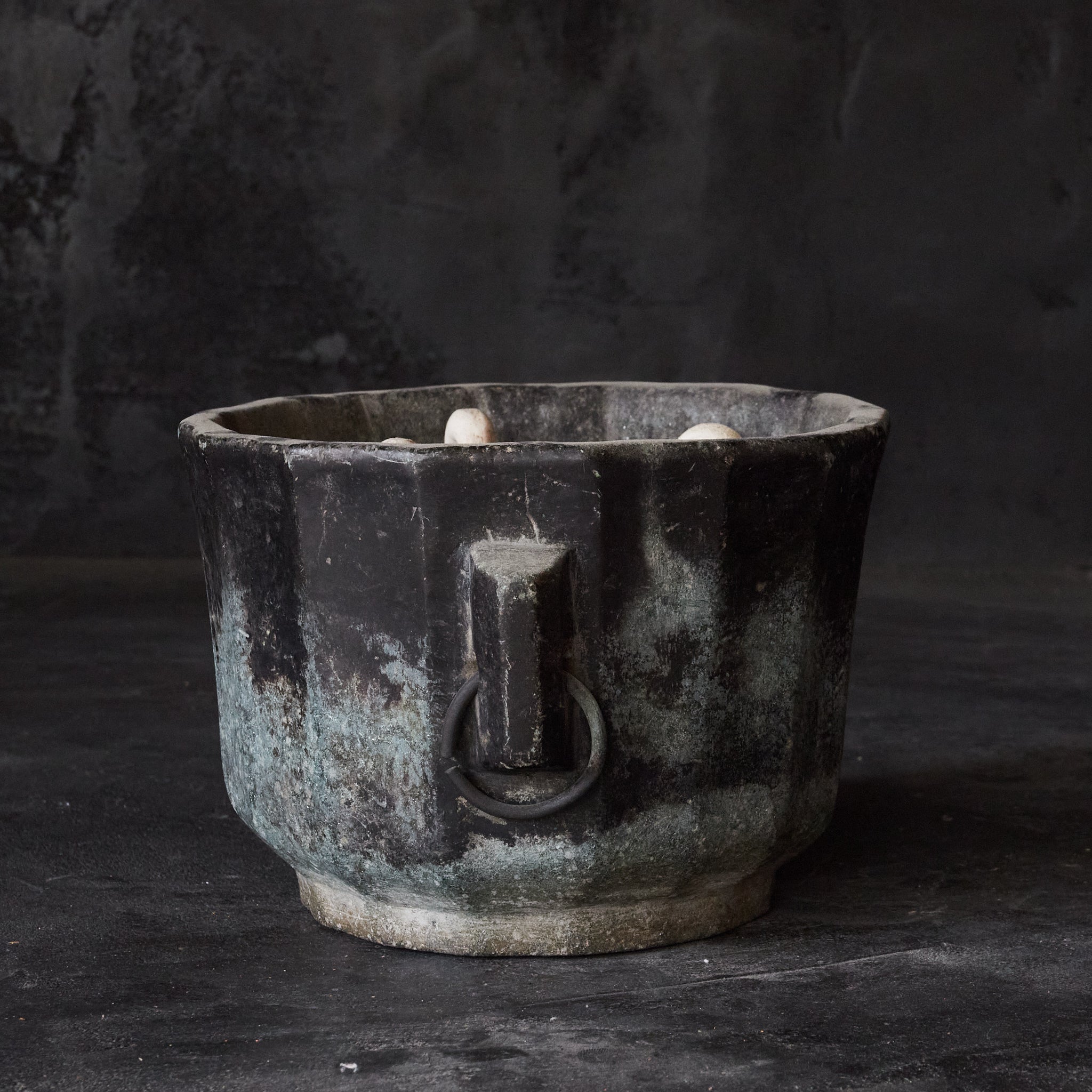 李朝 環付錆石火鉢（1392–1897 CE） | 入蘆花（ロカニイル）