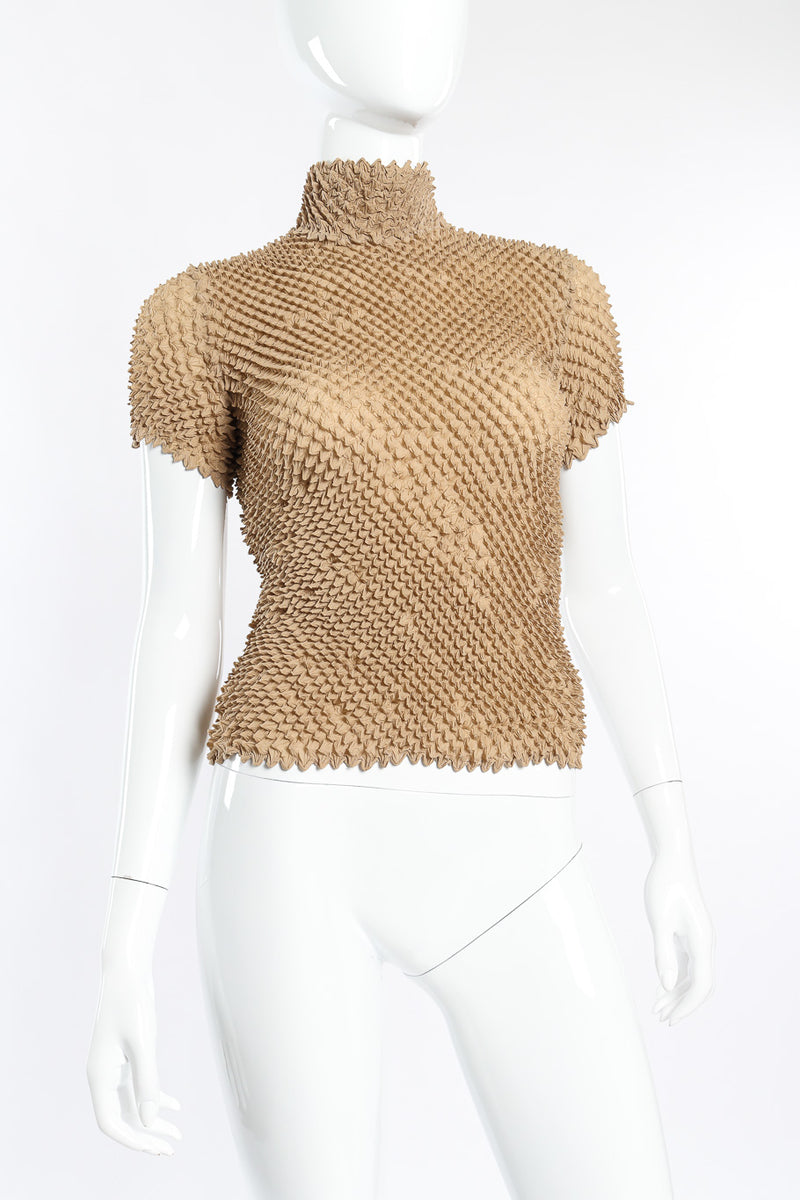 Issey Miyake Spiked Pleat Top – Recess