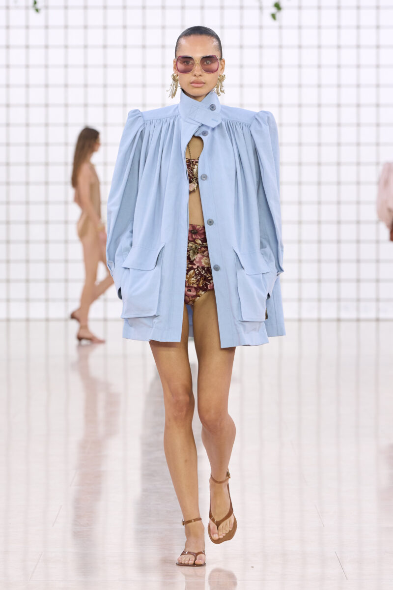 シェミナ・カマリが作り出すクロエ（Chloé）のモダンガーリッシュに