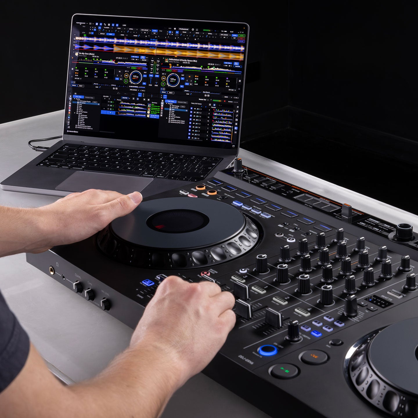 AlphaTheta DDJ-GRV6 | DJ Controllers | Soundium