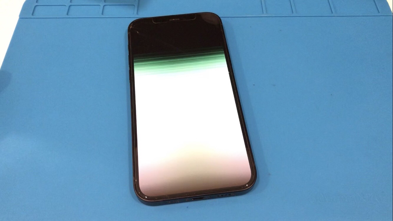 iPhone12】画面ちらつきのブラックアウト、無事復旧【iPhone修理所沢