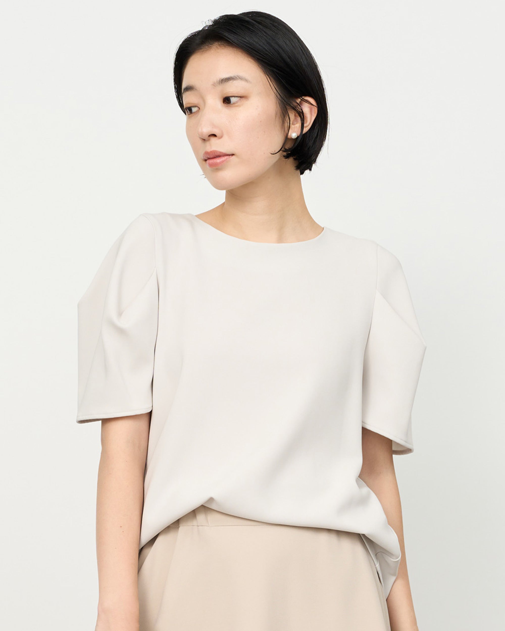 肩タックブラウス - SOÉJU online store｜上質な大人の女性のための