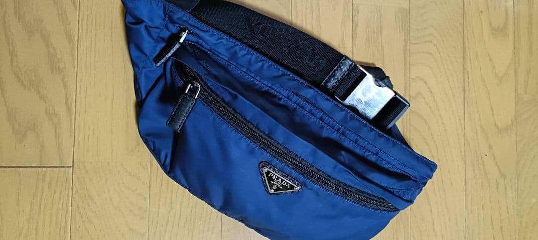 プラダPRADAショルダーバッグ 送料関税込☆PRADA Re-Edition 2005 サフィアーノレザー バッグ (PRADA