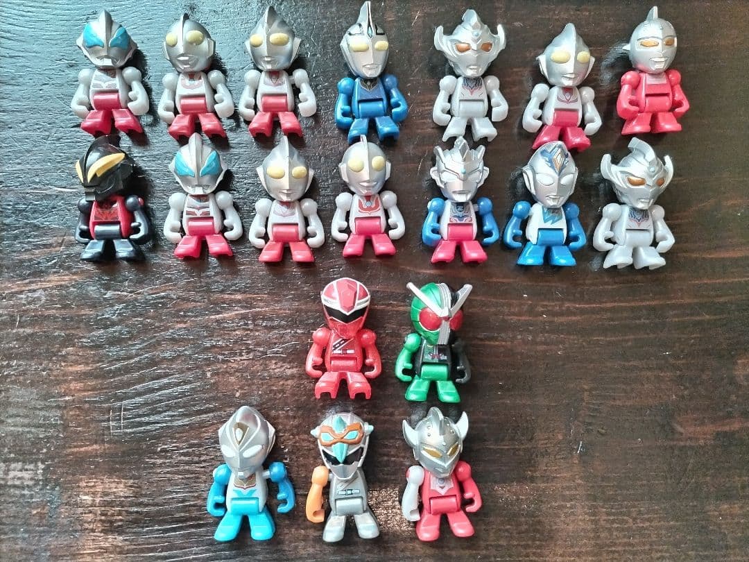 ウルトラマン びっくらたまご 仮面ライダー、スーパー戦隊 16体(＋3体