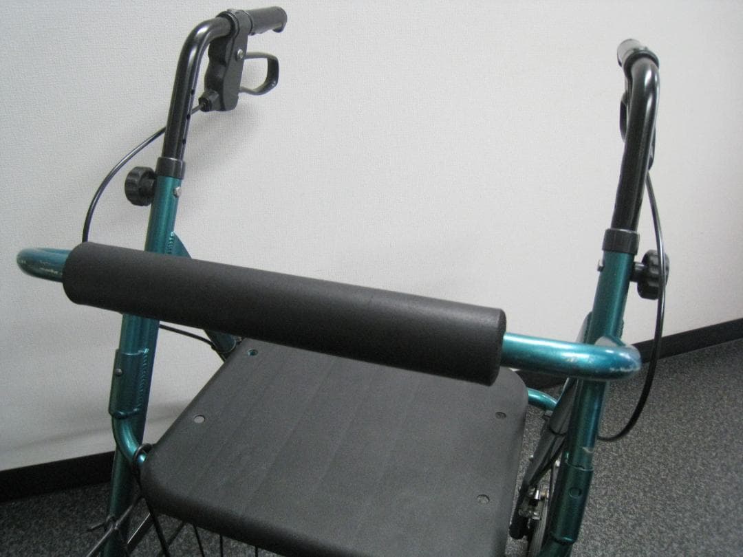 カワムラサイクル】四輪歩行車 KW20 グリーン バスケット付き