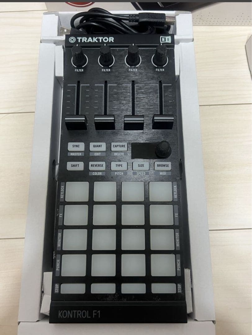 TRAKTOR KONTROL F1 DJコントローラー - メルカリ