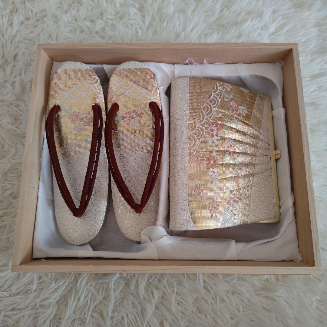 美品✨　花柄 和装用バッグと草履 セット　ホワイト×ゴールド NISHIORI 高級 唐草 草履 バッグ セット Sサイズ フリー LLサイズ 金