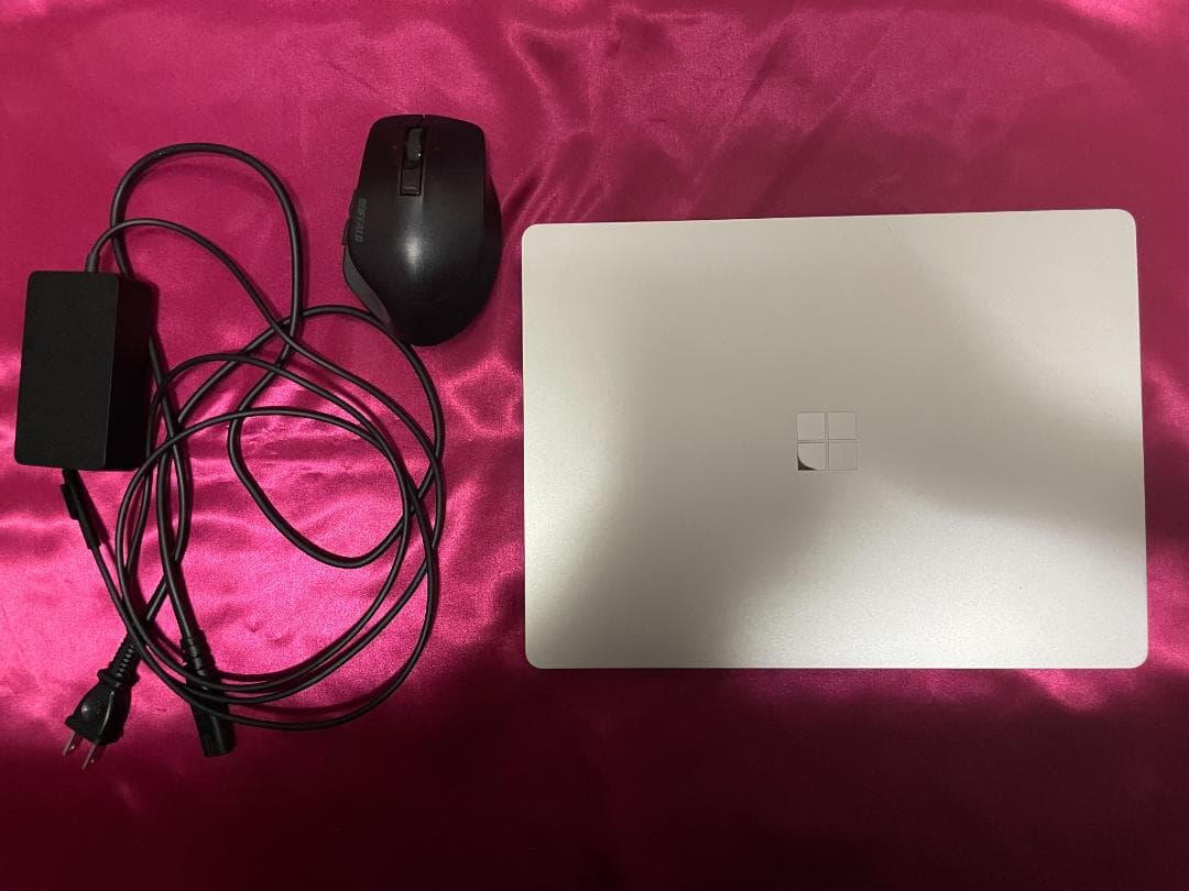 中古　Surface Laptop Go 2 　 8QF-00040 プラチナ Surface Laptop Go 2 プラチナ [intel Core i5 /メモリ：8GB /SSD