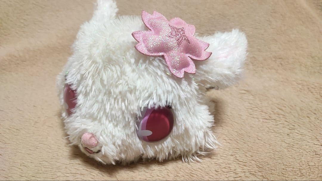 サンリオ ピューロランド ジュエルペット ルビー ぬいぐるみ おでこに赤い大きなリボンを付けているジュエルペットのルビーちゃんの