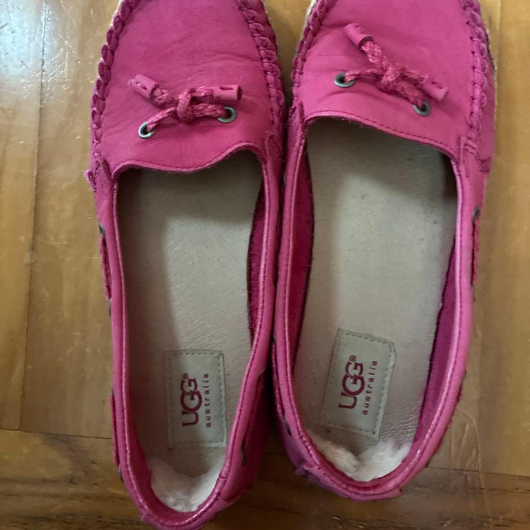 UGG ピンク モカシン - メルカリ