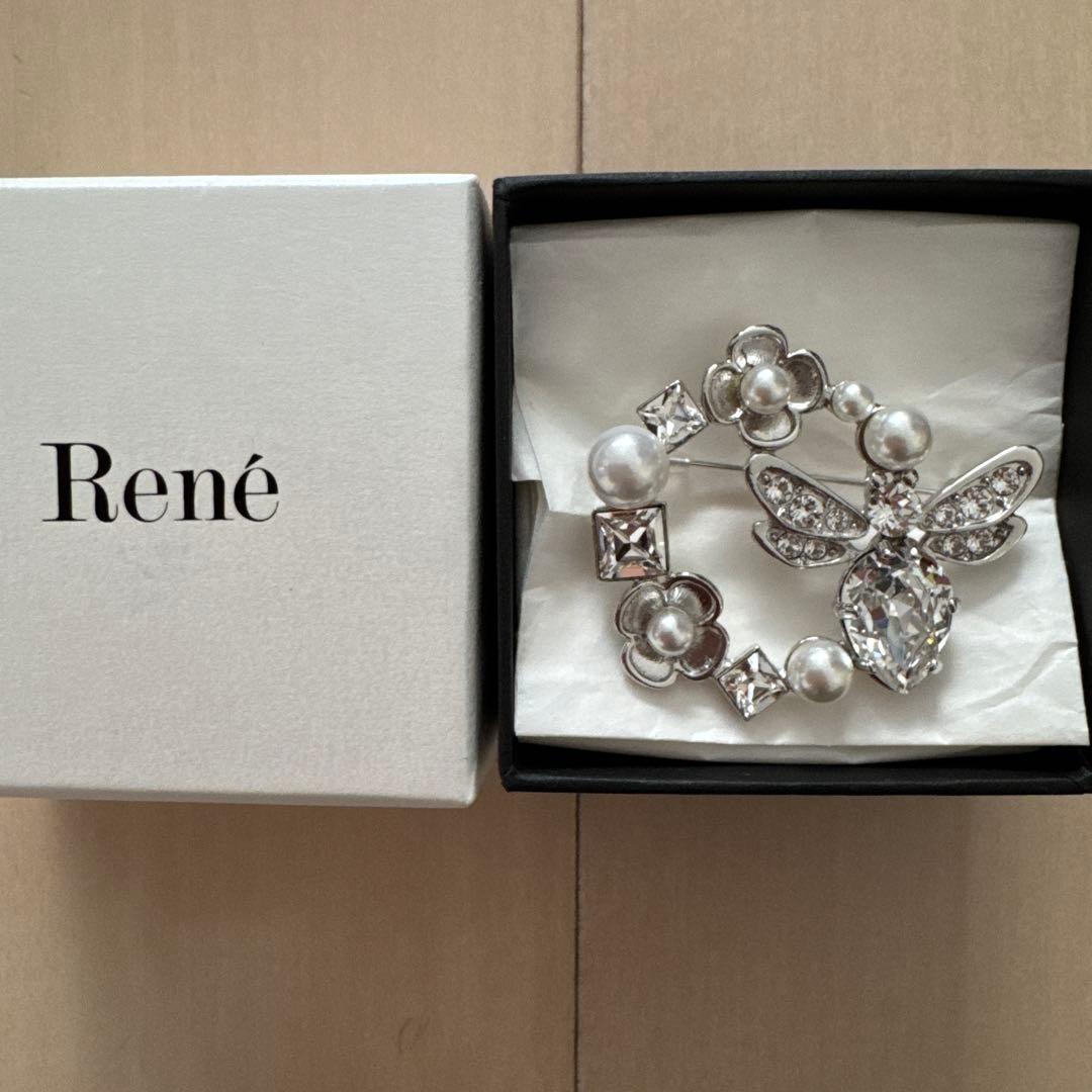 Rene ルネ　ビジューパールとクリスタルブローチ　フォーマルにも René - Rene ルネ ブローチ 新品未使用の通販 by miu｜ルネならラクマ