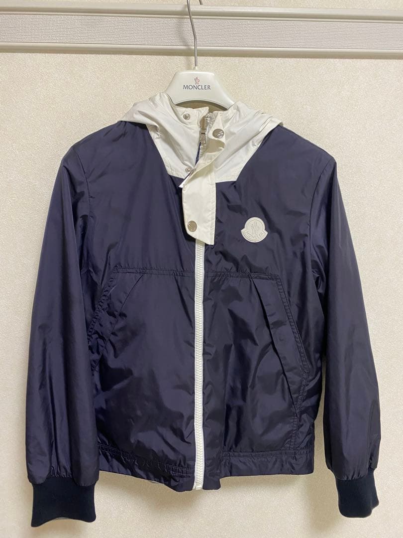 月末価格【美品】MONCLER キッズ フード付ジャケット リバーシブル 月末価格【美品】MONCLER キッズ フード付ジャケット リバーシブルの
