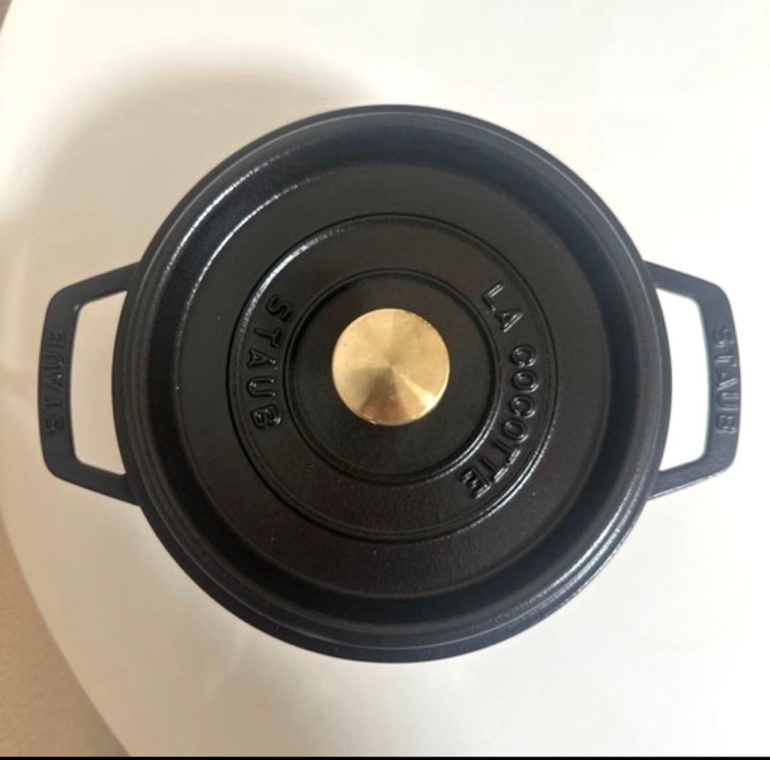 ストウブ(Staub) ココットラウンド ブラック 20cm マルチスプーン付き Staub（ストウブ） 鍋 20cm ピコ・ココット ラウンド ブラック 生涯
