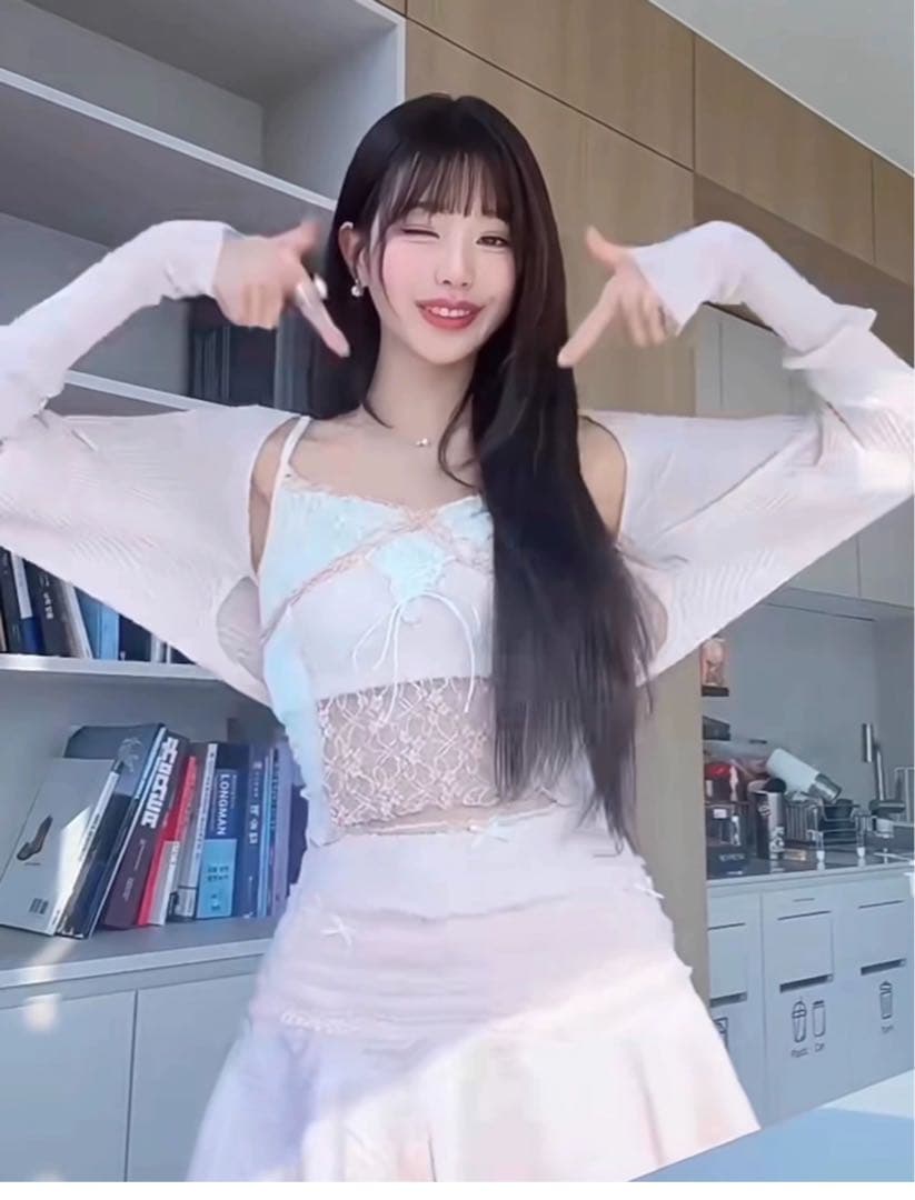 ジアちゃん着用 ♡セクシー可愛い黒白レースキャミソールミニスカート