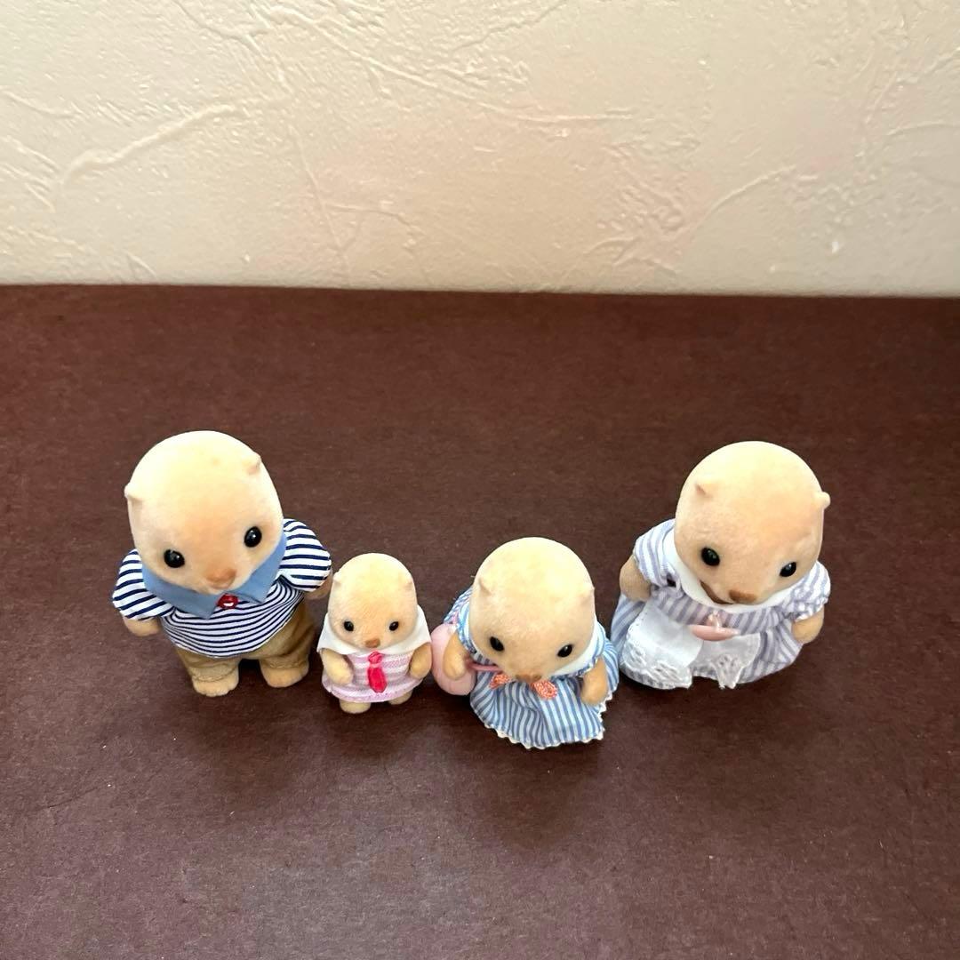 廃盤品】シルバニア 旧ラッコファミリー - メルカリ