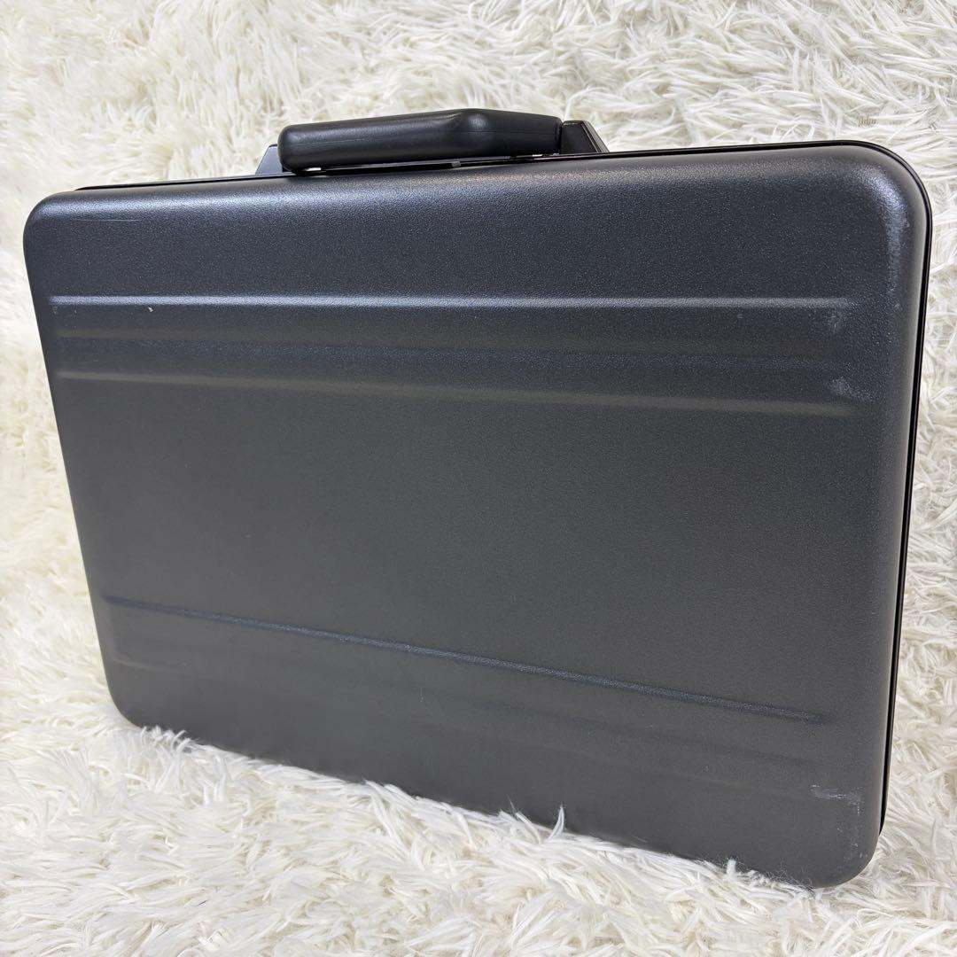 ゼロハリバートン アタッシュケース ポリカーボネート A4 PC収納可 グレー ゼロハリバートン アタッシュケース ポリカーボネートのおすすめ人気