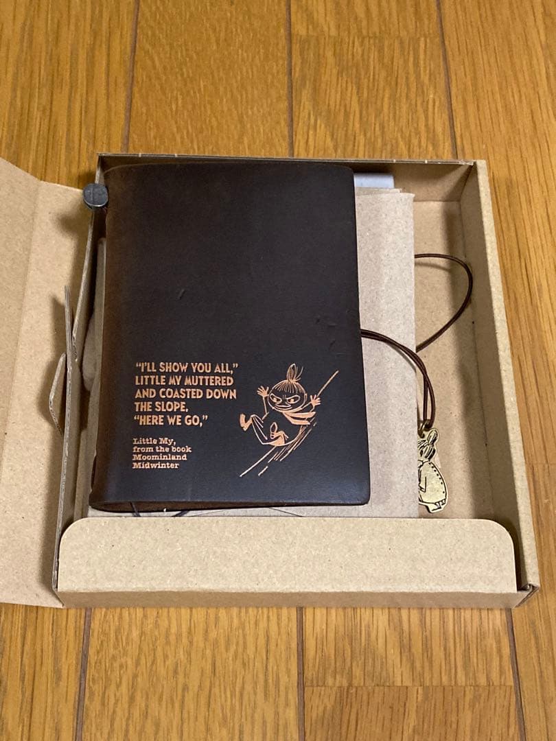 トラベラーズノート　限定　リトルミイ　パスポートサイズ　ムーミン TRAVELER'S notebook Limited MOOMIN Little My | TRAVELER'S COMPANY