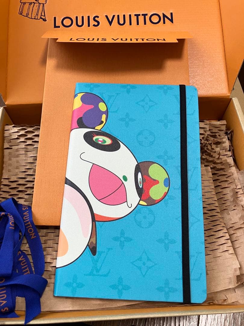 LOUIS VUITTON 村上隆 A5 ノート パンダ　ルイ・ヴィトン LOUIS VUITTON✨ 新作の村上隆コラボ😎 パンダのチャームが可愛い