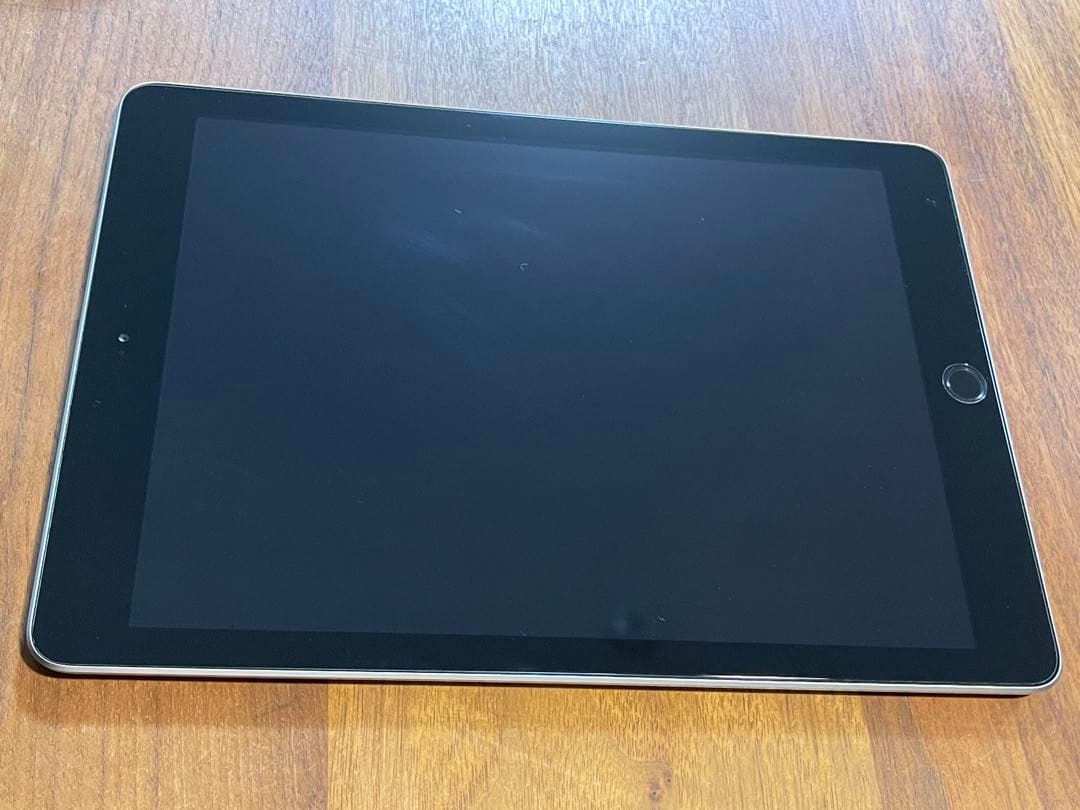 【美品】Apple iPad（代6世代）9.7インチ iPad アイパッド 第6世代 32GB Wi-Fiモデル Aランク Apple スペーズ