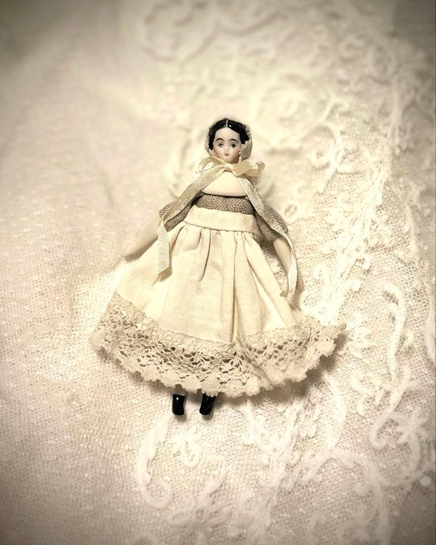 チャイナヘッドドール極小*パリアンドール*ミニチュア8.7cm*センターパート アンティーク・ミニチュアドール♡チャイナヘッドドール風