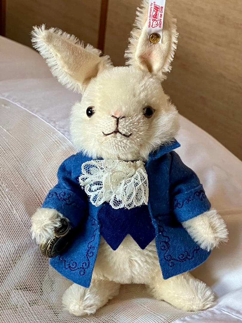 シュタイフ　steiff　ウサギのヴィンセント　白うさぎ　不思議の国のアリス シュタイフ【steiff】ウサギのヴィンセント 不思議の国のアリス - メルカリ
