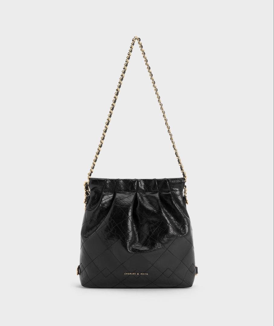 CHARLES & KEITH ブラック バッグ バッグ(レディース) - ブラック | CHARLES & KEITH (チャールズアンド