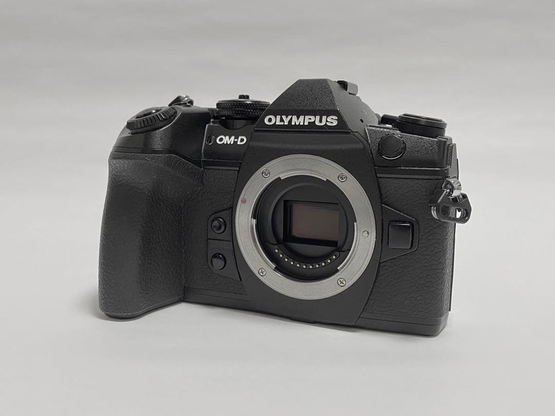 OLYMPUS OM-D E-M1 Mark II・SIGMA単焦点レンズ付き 新製品レビュー：OLYMPUS OM-D E-M1 Mark II（外観・機能編