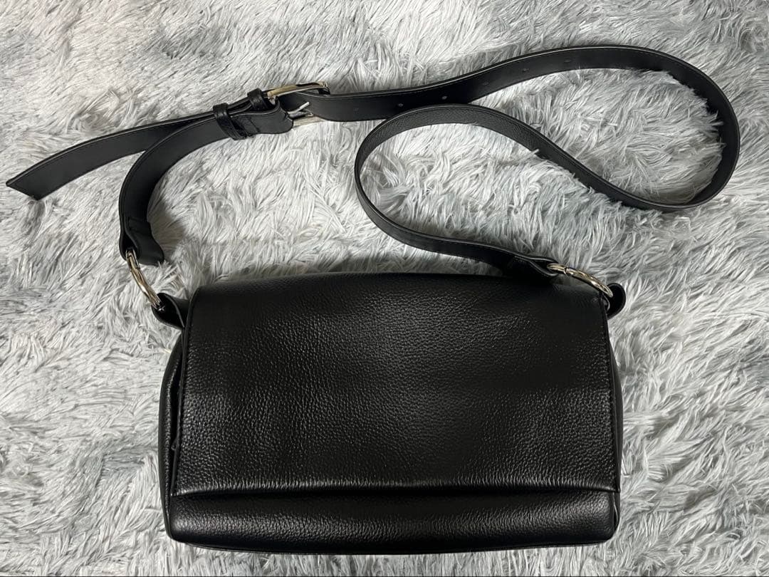 BEARDSLEY レザーボディバッグ ブラック ビアズリー BEARDSLEY レザーボディバッグ （black） - ファッション