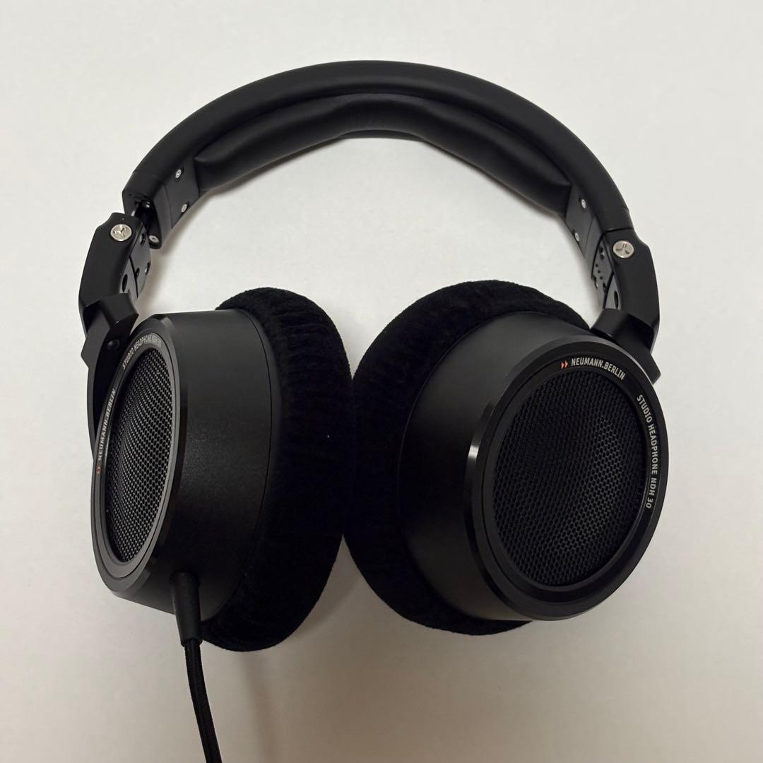 NEUMANN NDH30 Black Editionノイマンスタジオヘッドホン Neumannがオープン型ヘッドホン「NDH 30 Black Edition」を発表！11月