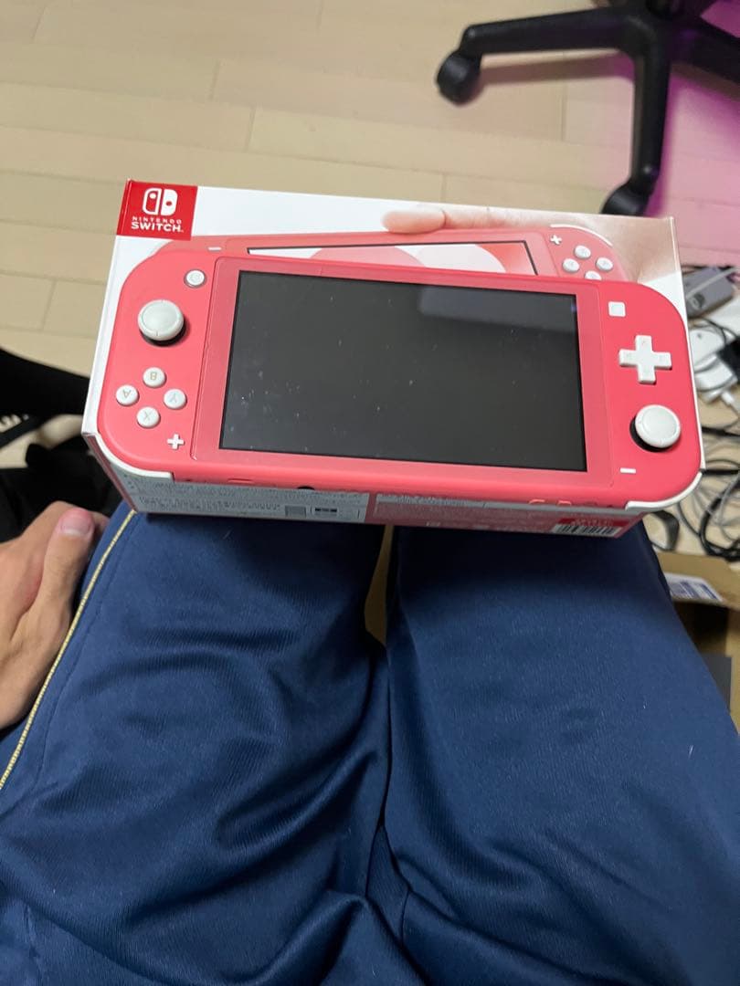 Nintendo Switch Lite ピンク 箱付き 充電器付き Nintendo Switch Lite コーラル 新品未使用 本体 任天堂スイッチ HDH-S